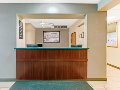 Super 8 By Wyndham Gurnee Hotel in Gurnee