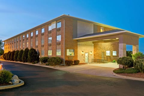 Super 8 By Wyndham Gurnee Hotel in Gurnee