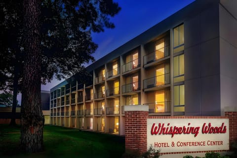 Historic Whispering Woods Hotel & Conference Center Hotel in Olive Branch