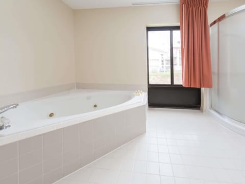 Days Inn & Suites by Wyndham Peachtree Corners/Norcross Hotel in Norcross