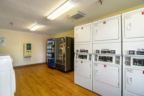 HomeTowne Studios Chicago - Waukegan Hotel in Gurnee