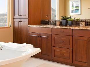 Columbia Cliff Villas Hotel in Hood River