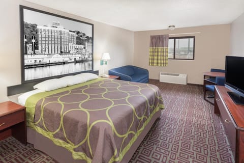 Super 8 By Wyndham Muscatine Hotel in Muscatine