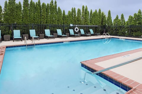 Swimming pool [outdoor]