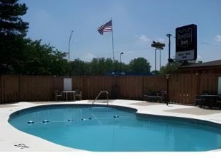 Swimming pool [outdoor]