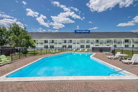 Howard Johnson by Wyndham Bangor Hotel in Bangor