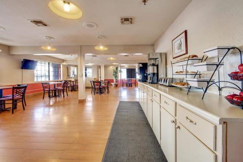 Days Inn by Wyndham College Station University Drive Hotel in College Station