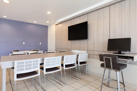 Microtel Inn & Suites by Wyndham Modesto Ceres Hotel in Modesto