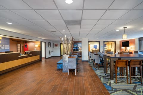 Holiday Inn Express Forsyth By IHG Hotel in Forsyth