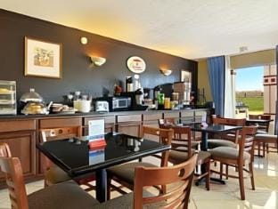 Super 8 By Wyndham Atlanta/Hartsfield Jackson Airport Hotel in College Park