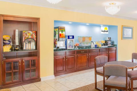 Days Inn by Wyndham Andalusia Hotel in Alabama