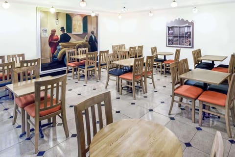 Wyndham Garden Baronne Plaza New Orleans Hotel in French Quarter