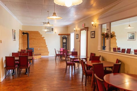 Westwood Inn & Suites Hotel in Gonzales