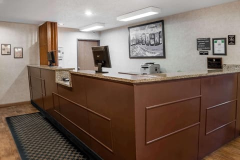 Super 8 By Wyndham Lebanon Hotel in Ozark Mountains