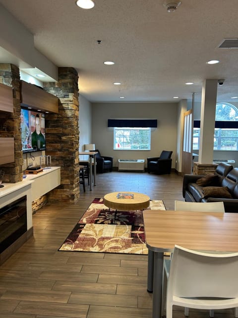 Microtel Inn & Suites by Wyndham Lynchburg Hotel in Lynchburg