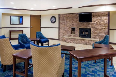 Days Inn & Suites by Wyndham Bridgeport - Clarksburg Hotel in Bridgeport
