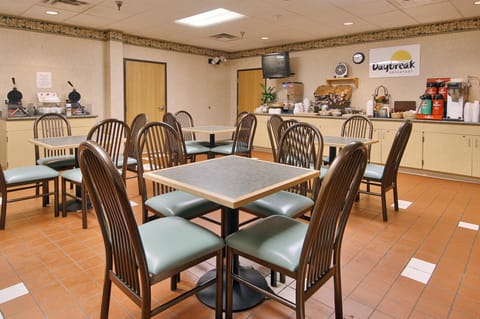 Days Inn & Suites by Wyndham Bridgeport - Clarksburg Hotel in Bridgeport