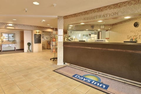 Days Inn & Suites by Wyndham Bridgeport - Clarksburg Hotel in Bridgeport