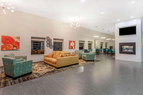 La Quinta Inn & Suites by Wyndham Rockford Hotel in Cherry Valley