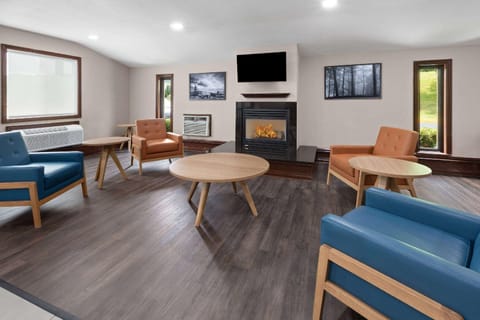 Super 8 by Wyndham Bridgeport/Clarksburg Area Hotel in Bridgeport