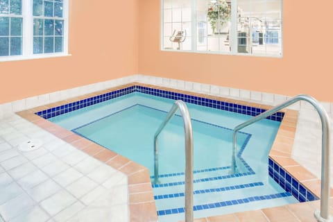 Microtel Inn & Suites by Wyndham Fond Du Lac Hotel in Fond du Lac