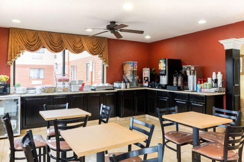 Super 8 By Wyndham Richmond Hotel in Richmond