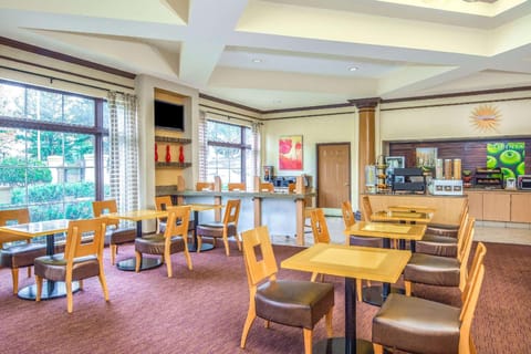 La Quinta Inn & Suites by Wyndham Atlanta Ballpark/Galleria Hotel in Vinings