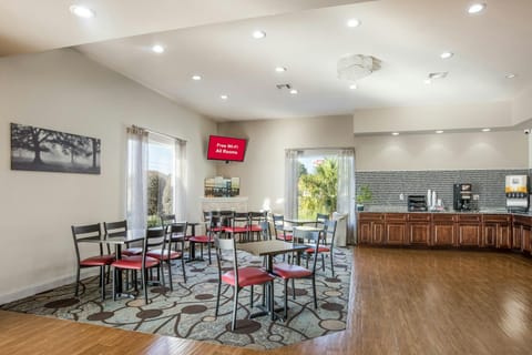 Red Roof Inn Savannah - Richmond Hill / I-95 Hotel in Richmond Hill