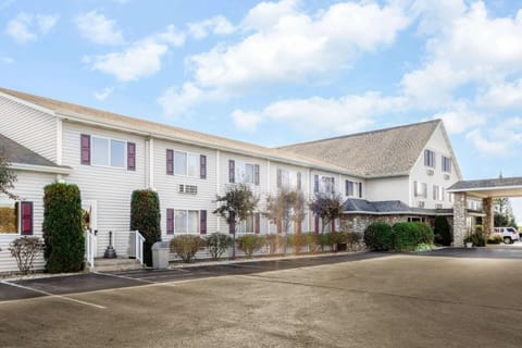 Super 8 By Wyndham St. Ignace Hotel in Saint Ignace