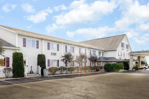 Super 8 By Wyndham St. Ignace Hotel in Saint Ignace