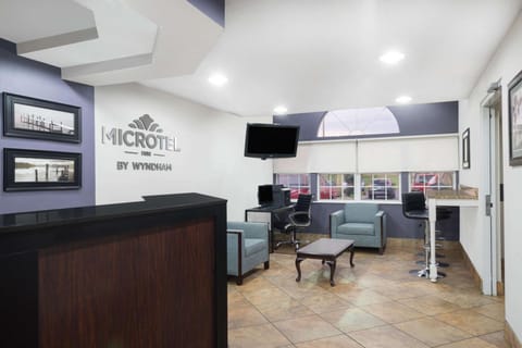 Microtel Inn & Suites by Wyndham Bowling Green Hotel in Bowling Green
