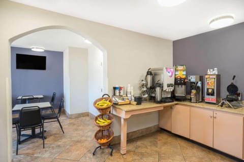 Microtel Inn & Suites by Wyndham Bowling Green Hotel in Bowling Green