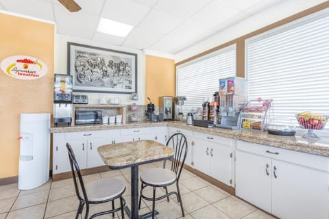 Super 8 By Wyndham Santee Hotel in Santee