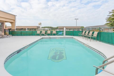 Super 8 By Wyndham Santee Hotel in Santee