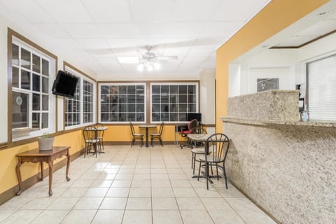 Super 8 By Wyndham Santee Hotel in Santee