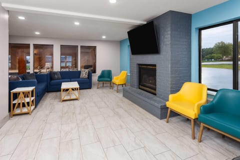 Days Inn by Wyndham Eagle River Hotel in Eagle River