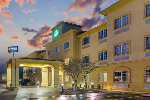 La Quinta Inn & Suites by Wyndham Fort Smith Hotel in Fort Smith