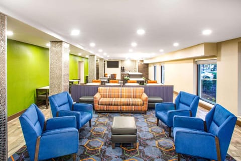 La Quinta Inn by Wyndham St. Louis Hazelwood - Airport North Hotel in Florissant