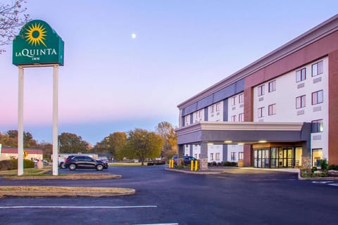 La Quinta Inn by Wyndham St. Louis Hazelwood - Airport North Hotel in Florissant