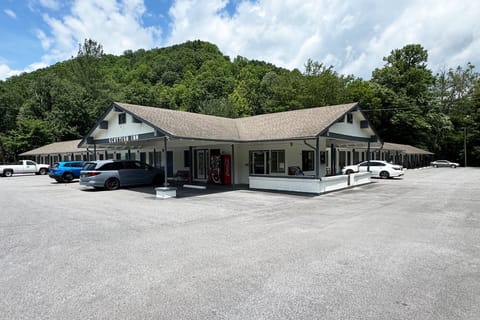 Scottish Inn Maggie Valley Inn in Maggie Valley