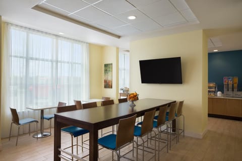 Shared lounge/TV area