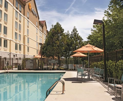 La Quinta Inn & Suites by Wyndham Atlanta Airport North Hotel in Hapeville