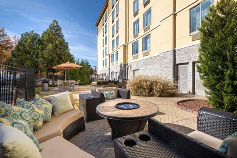 La Quinta Inn & Suites by Wyndham Atlanta Airport North Hotel in Hapeville