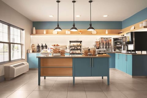 Country Inn & Suites by Radisson, Moline Airport Hotel in Moline