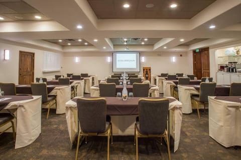 Table Mountain Inn Hotel in Golden