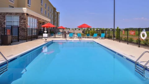 Swimming pool [outdoor]