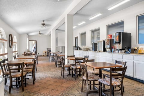 Super 8 By Wyndham Custer/Crazy Horse Area Hotel in Custer