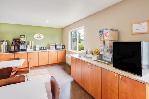 Super 8 By Wyndham Grayling Hotel in Michigan