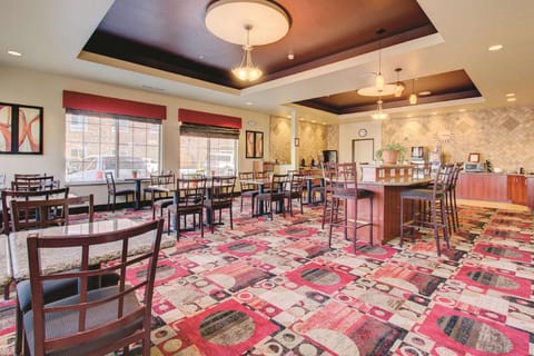 La Quinta Inn & Suites by Wyndham Denver Gateway Park Hotel in Montbello