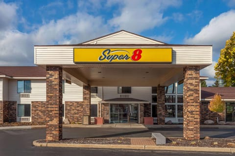 Super 8 By Wyndham Wausau Hotel in Wausau